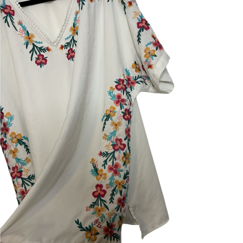 Floral Embroidered White Top - Picture 2 of 4